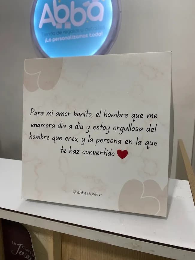 CAJA DE CARTULINA 22 X 22